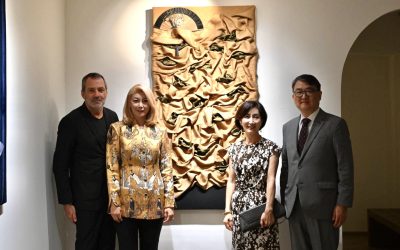 เปิดเสียงสะท้อนแห่งวัฒนธรรมผ่านผืนผ้ากับ “RESONANCE” นิทรรศการศิลปะสิ่งทอโดย Julie H.C. ศิลปินเกาหลีใต้ที่สร้างสรรค์ประติมากรรม จากผ้าลวดลายอาร์ไคฟ์จากจิม ทอมป์สัน เปิดให้เข้าชมตั้งแต่วันนี้ ถึง 10 สิงหาคม 69 ณ West Eden Gallery