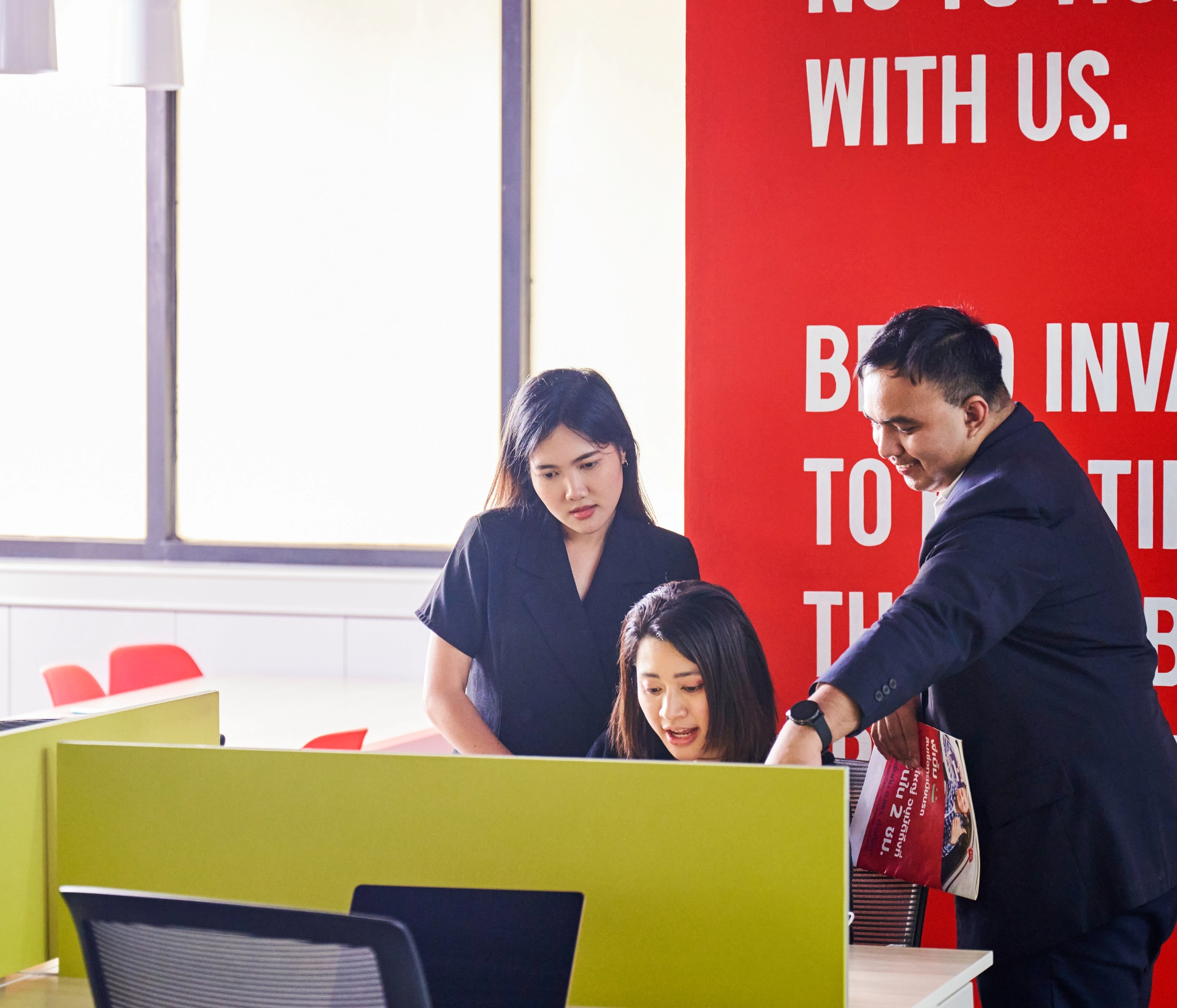 Vivaldi PR team collaborating in the office
